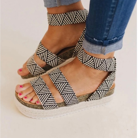 Aloha Island Shoes - Womens adorable platform sandals size 7